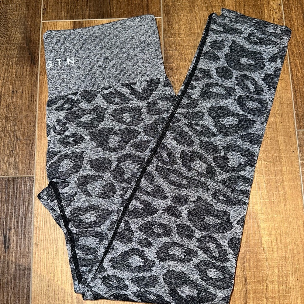 NVGTN leggings, seamless size medium